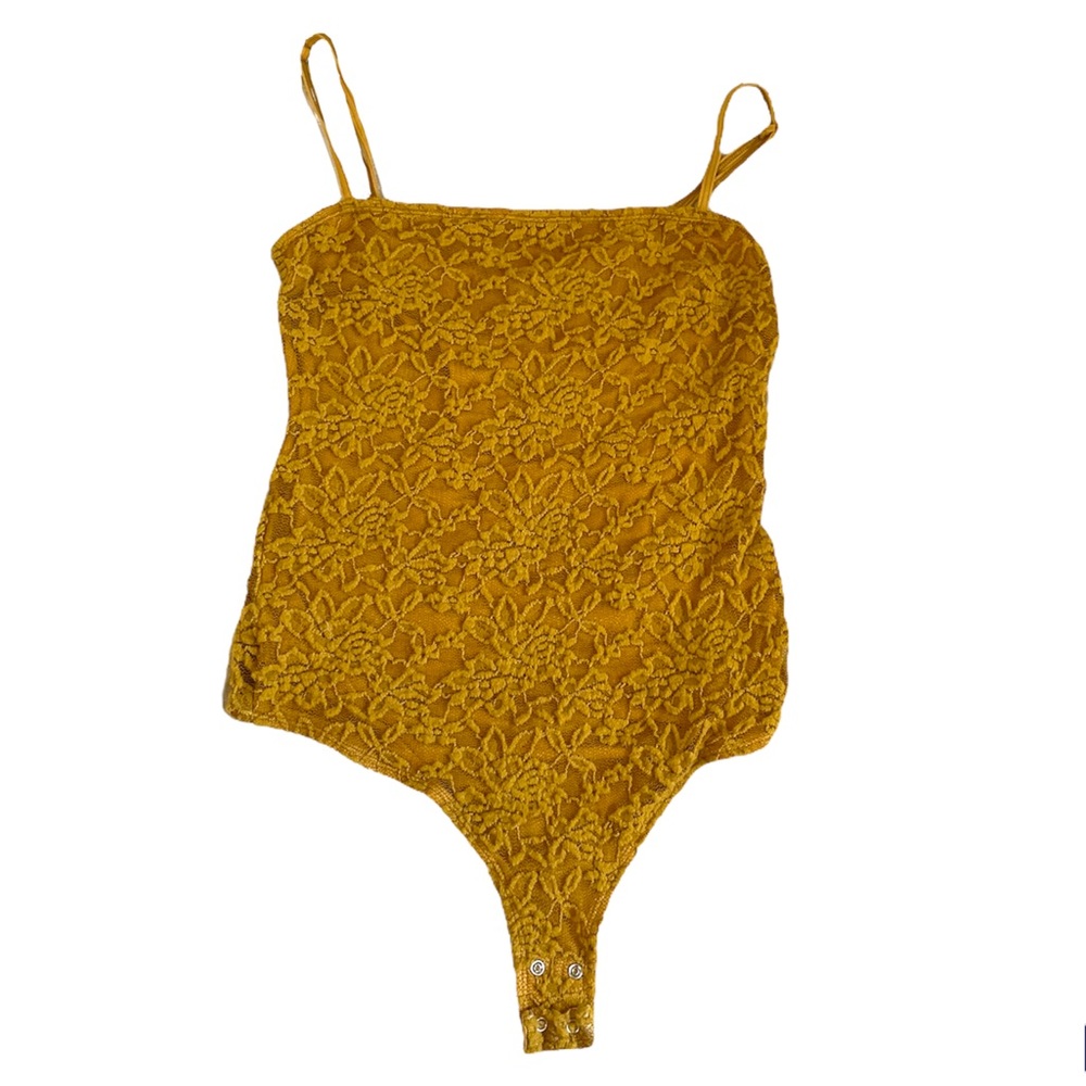 ❤️‍🔥3/$22❤️‍🔥 Mustard yellow cheeky floral lace cami bodysuit